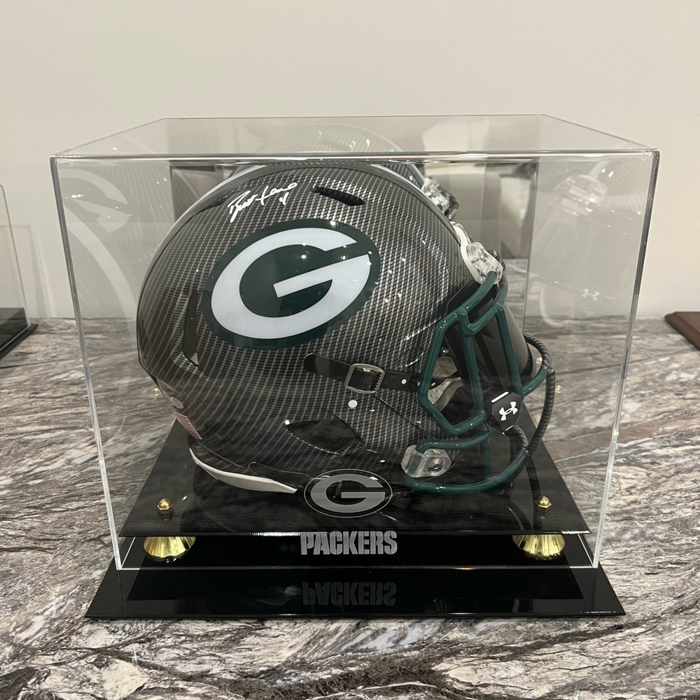 Hand-signed by Brett Favre - Green Bay Packers (HOF).